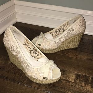 Chic lace wedges